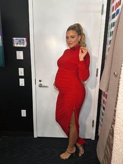 Lauren Alaina feet photo thumbnail