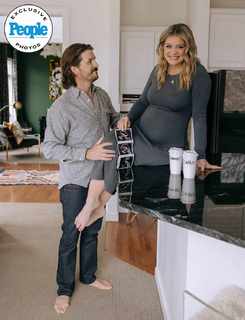 Lauren Alaina feet photo thumbnail