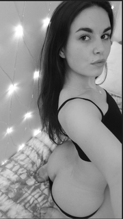 Lauren Alexis feet photo thumbnail