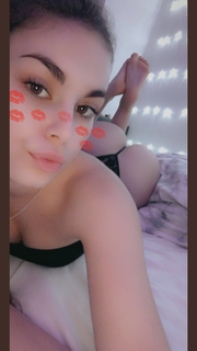 Lauren Alexis feet photo thumbnail