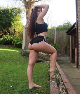 Lauren Alexis feet photo thumbnail