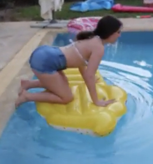 Lauren Alexis feet photo thumbnail
