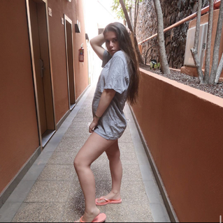Lauren Alexis feet photo thumbnail