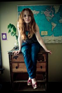 Lauren Ambrose feet photo thumbnail
