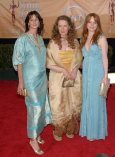 Lauren Ambrose feet photo thumbnail