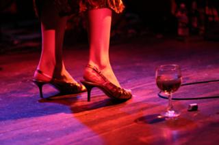 Lauren Ambrose feet photo thumbnail