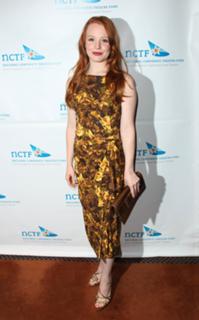 Lauren Ambrose feet photo thumbnail