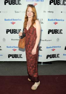Lauren Ambrose feet photo thumbnail