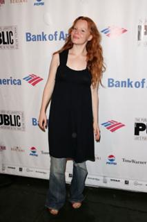 Lauren Ambrose feet photo thumbnail