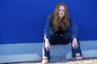 Lauren Ambrose feet photo thumbnail