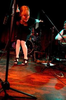 Lauren Ambrose feet photo thumbnail