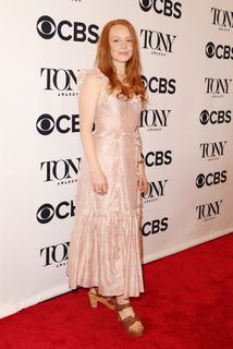 Lauren Ambrose feet photo thumbnail