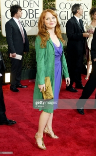 Lauren Ambrose feet photo thumbnail