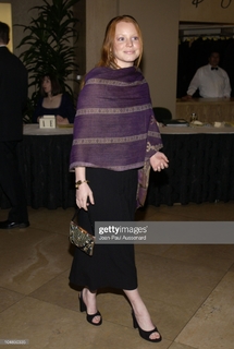 Lauren Ambrose feet photo thumbnail