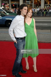 Lauren Ambrose feet photo thumbnail