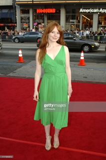 Lauren Ambrose feet photo thumbnail