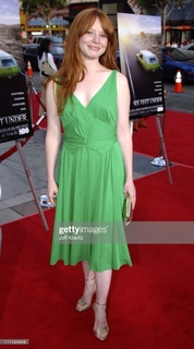 Lauren Ambrose feet photo thumbnail