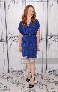 Lauren Ambrose feet photo thumbnail