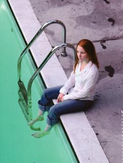 Lauren Ambrose feet photo thumbnail