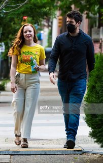 Lauren Ambrose feet photo thumbnail