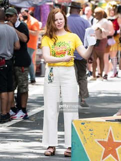 Lauren Ambrose feet photo thumbnail