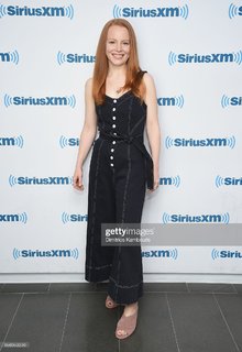 Lauren Ambrose feet photo thumbnail