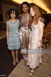 Lauren Ambrose feet photo thumbnail