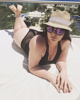Lauren Ash feet photo 2