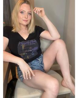 Lauren Ash feet photo 6