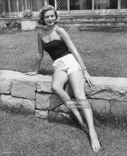 Lauren Bacall feet photo 10