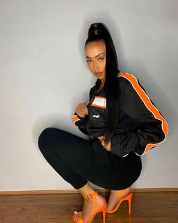 Lauren Bowry feet photo 9