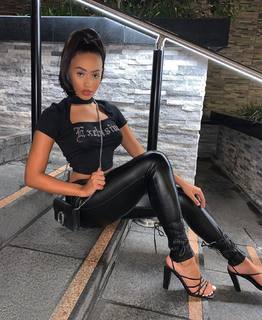 Lauren Bowry feet photo 4