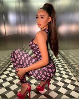Lauren Bowry feet photo 2