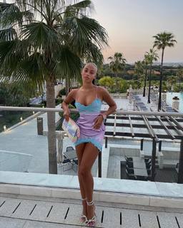 Lauren Bowry feet photo 2