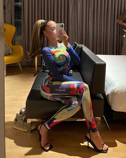 Lauren Bowry feet photo 9
