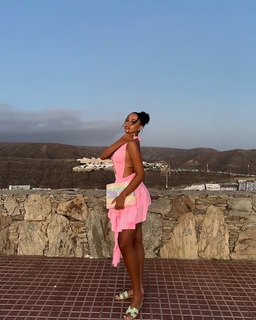 Lauren Bowry feet photo 17