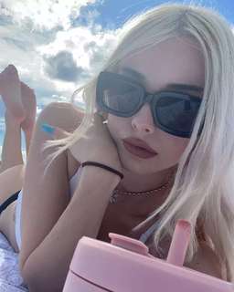 Lauren Burch feet photo thumbnail