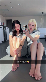 Lauren Burch feet photo thumbnail