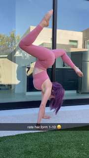 Lauren Burch feet photo thumbnail
