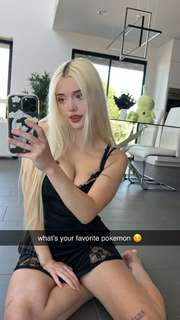 Lauren Burch feet photo thumbnail