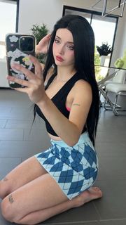 Lauren Burch feet photo thumbnail