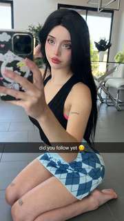 Lauren Burch feet photo thumbnail