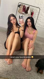 Lauren Burch feet photo thumbnail