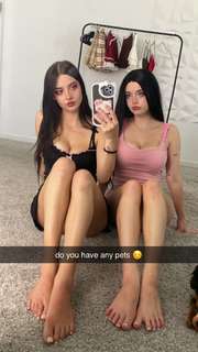 Lauren Burch feet photo thumbnail