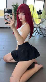 Lauren Burch feet photo thumbnail