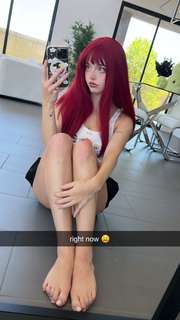 Lauren Burch feet photo thumbnail