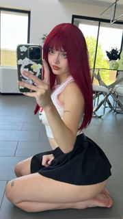Lauren Burch feet photo thumbnail