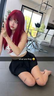 Lauren Burch feet photo thumbnail