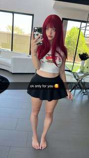Lauren Burch feet photo thumbnail