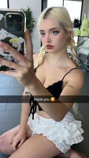Lauren Burch feet photo thumbnail